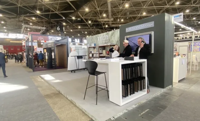 Montage et habillage d' un stand au salon Eurobois 2024 à Lyon